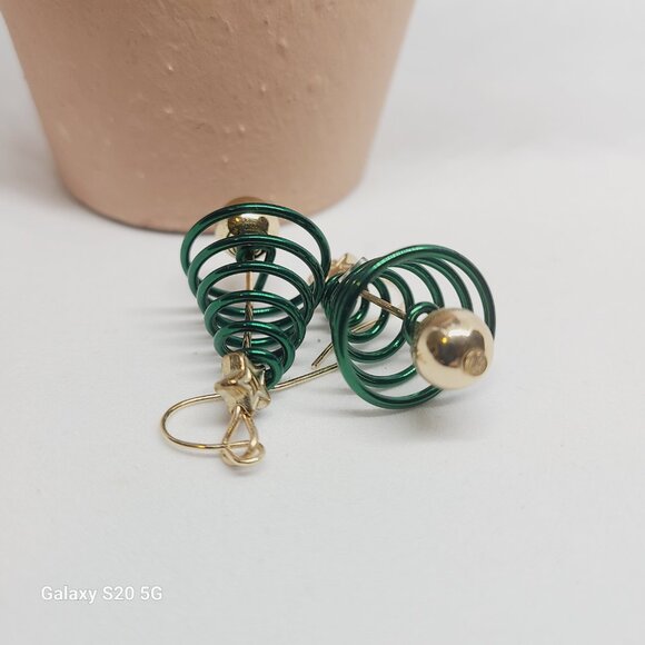 Unbranded Dark Green & Gold Tone Christmas Tree Dangle Drop Earrings Women NWOT - Picture 4 of 6